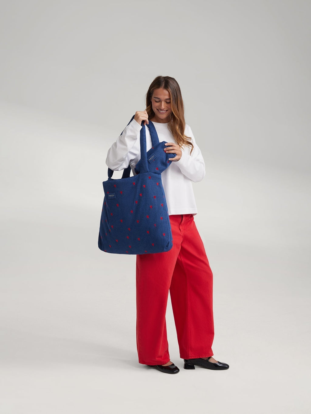 Denimtasche | Dunkelblau rote Herzen