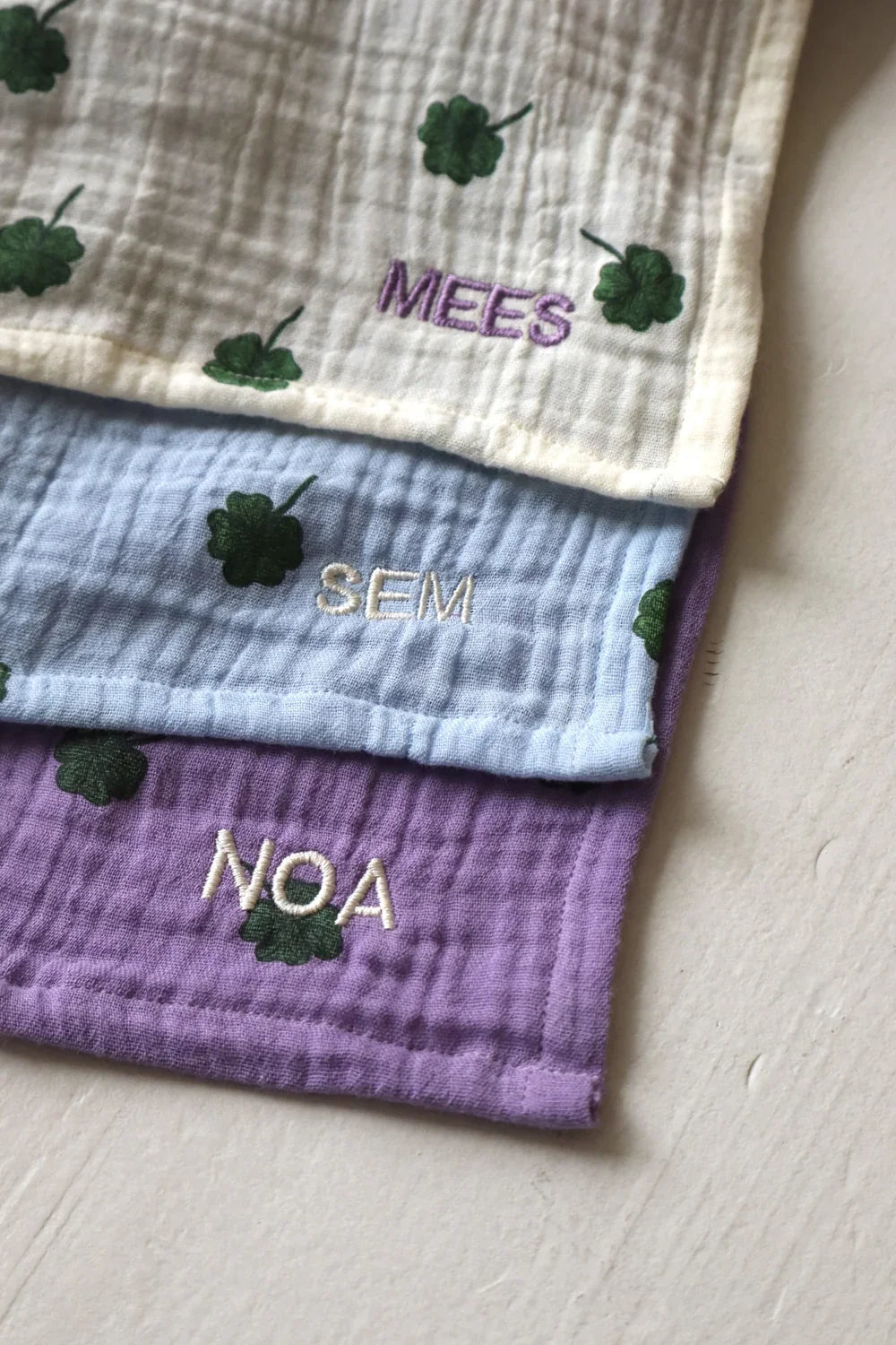 Lila Klee Wickeltuch Druck Medium